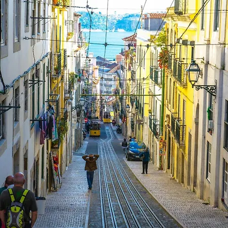 Apartment Bh4e Spacious 3-bedroom With Natural Light & Stunning Views In Bairro Alto! Lissabon