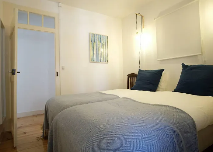 Bh4e Spacious 3-bedroom With Natural Light & Stunning Views In Bairro Alto! Appartement Lissabon