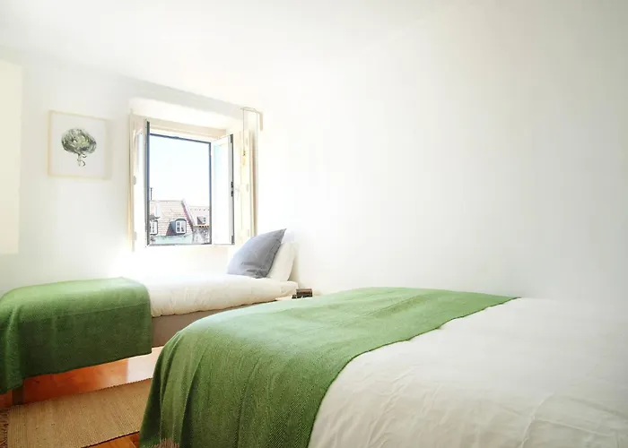 Bh4e Spacious 3-bedroom With Natural Light & Stunning Views In Bairro Alto! *