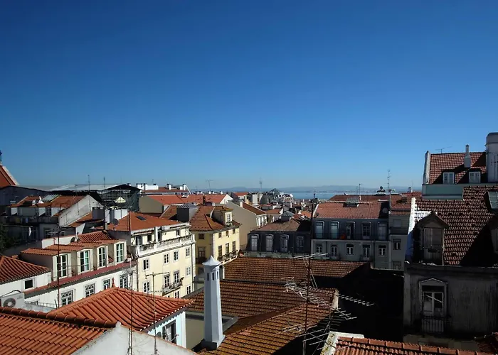 דירה Bh4e Spacious 3-bedroom With Natural Light & Stunning Views In Bairro Alto! ליסבון