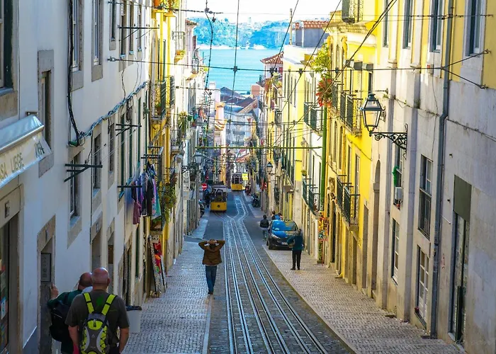 דירה Bh4e Spacious 3-bedroom With Natural Light & Stunning Views In Bairro Alto! ליסבון
